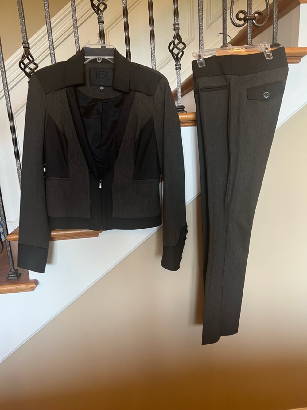 Bebe Women’s Black Tailored pinstriped Blazer size 10 & Trouser size 8 Suit Set